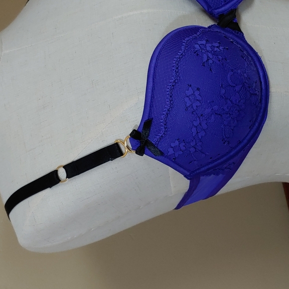Victoria's Secret Very Sexy Padded Demi Bra 34B NWOT - Picture 2 of 13
